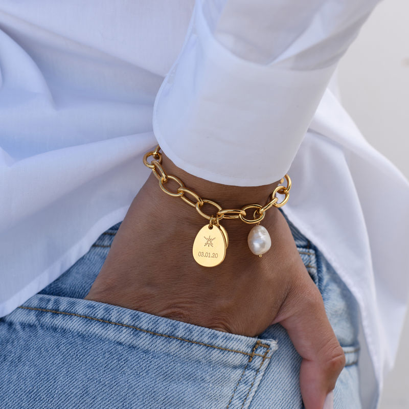Personalized Round Chain Link Bracelet with Engraved Charms in 18K Gold Vermeil-4 product photo